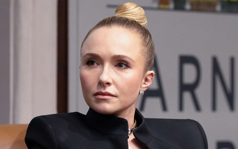 hayden-panettiere-barnes-noble-new-york-052826-4c7108b6529c41159de12340e28eb43b-9cee23.jpg