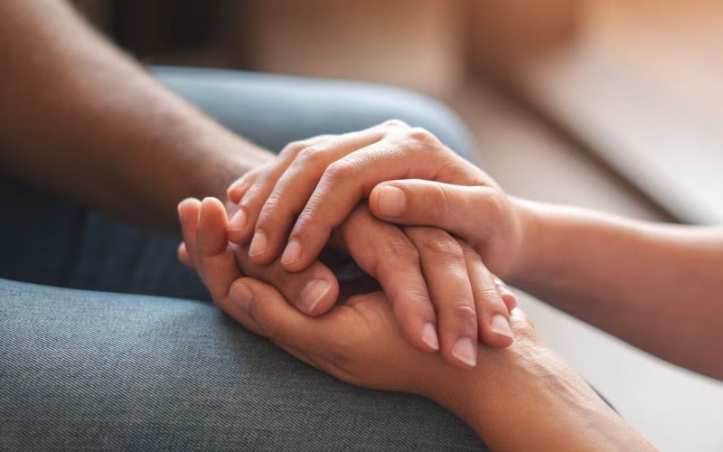 holding-hands-1365x768-3d8d3d.jpg