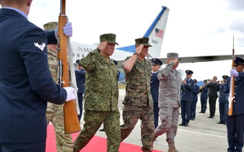 jefe-de-comando-sur-llega-a-bogota-para-hablar-con-nueva-cupula-militar-colombiana-cortesia-67291-3ca2e4.jpg