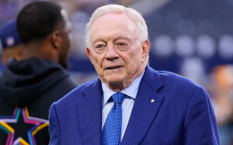 jerry-jones-es-multado-por-la-nfl-tras-gesto-obsceno-ante-jets-cce0c9.avif