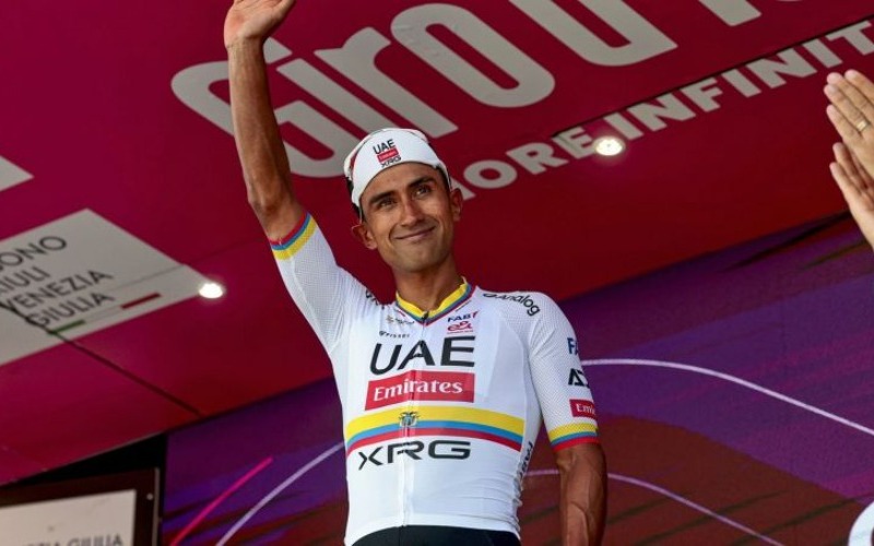 jhonatan-narvaez-en-eol-podio-tras-una-de-sus-victorias-en-el-giro-de-italia-2026_2_790x454-3e8f53.jpeg