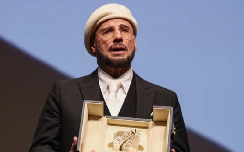 john-travolta-palma-oro-honor-festival-cannes_160-445b4f.jpg