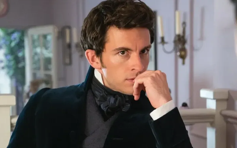 jonathan-bailey--dd4a2c.webp