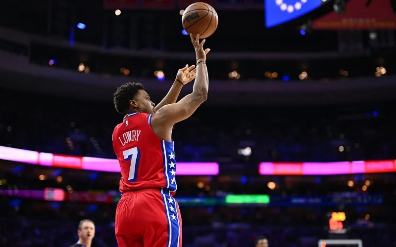 kyle-lowry-shoots-the-ball-35b352.jpg