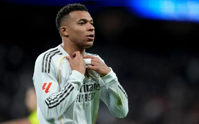kylian-mbappe-con-la-camiseta-del-real-madrid-16-9-aspect-ratio-default-0_da39-faf2a1.webp