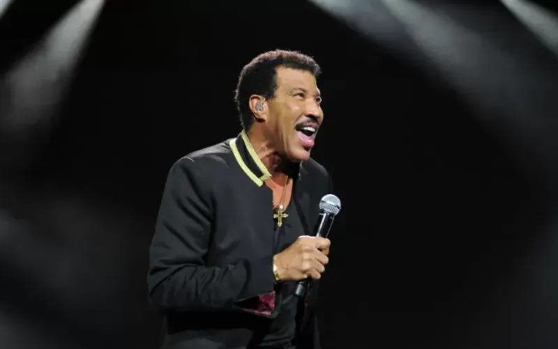 lionel-richie--6bad06.webp