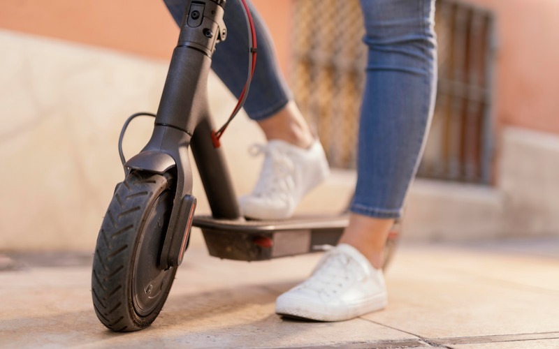 los-patinetes-electricos-muy-pronto-deberan-tener-un-seguro-obligatorio-898501.jpg