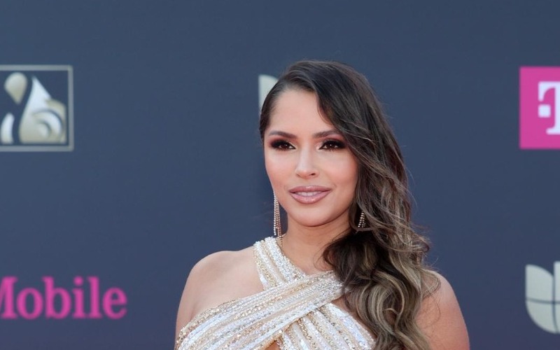 Luz Kelly Pinto estuvo en la Alfombra Magenta de Premios Lo Nuestro 2026