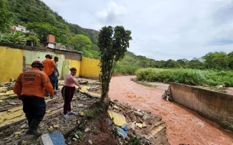 500 familias en riesgo crítico por lluvias en Táchira
