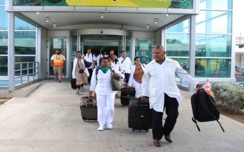 medicos-cubanos-en-jamaica-c73f42.jpg