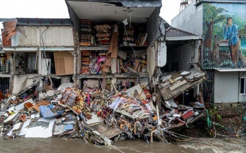 menos-muertos-por-inundaciones-turistica-isla-bali-zonas-cercanas-dbd7a7.jpg