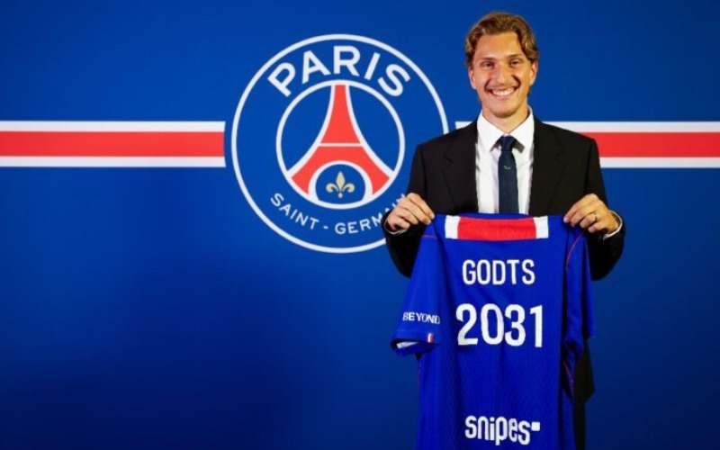mika-godts-696x464-d379c3.jpg
