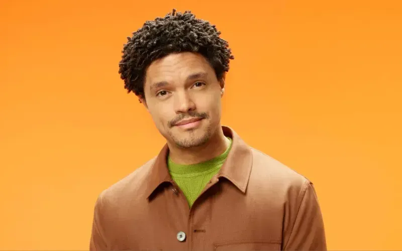 Trevor Noah transforma el evento de Google en un 'talk show' para estrenar nuevos dispositivos