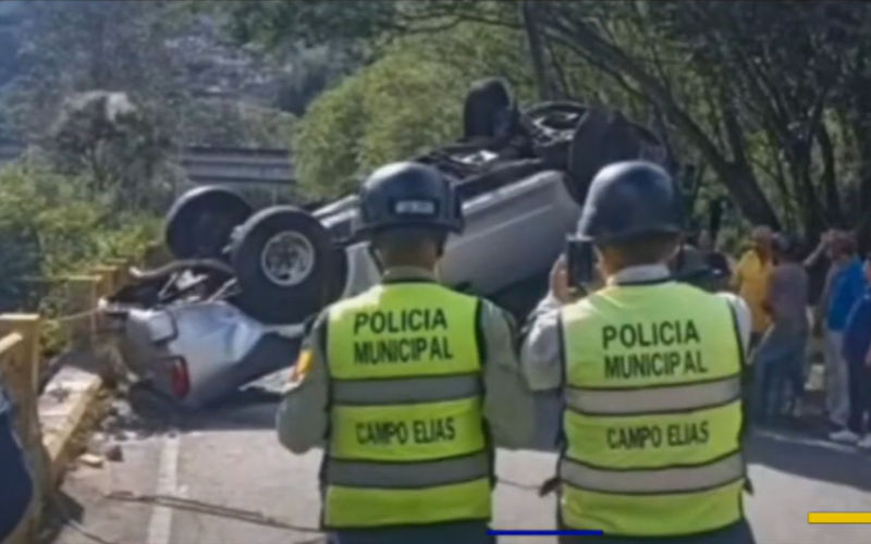Un hombre falleció al caer con su vehículo por un puente en el estado Mérida