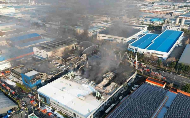 mueren-14-personas-en-incendio-de-fabrica-de-piezas-de-autos-en-corea-del-sur-816360.jpg
