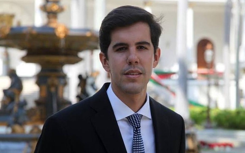 oliver-blanco-los-verdaderos-traidores-son-los-divisionistas_209173-a3fcfc.jpg
