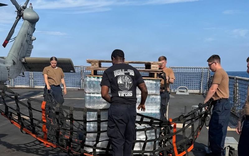 partnerships-in-action-usnavy-sailors-stage-water-donated-by-the-netherlands-for-transfer-aboar-1-15ac8c.jpg