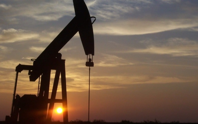 pumpjack-591934_1280-1-ea9c5a.jpg