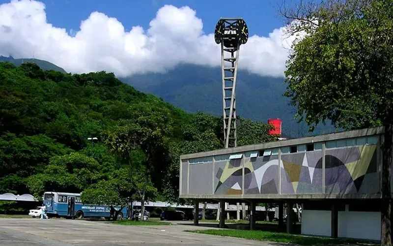 reconocimiento-a-la-escuela-de-bioanalisis-de-la-universidad-central-de-venezuela-en-la-conmemoracion-del-70-aniversario-aa90b2.webp