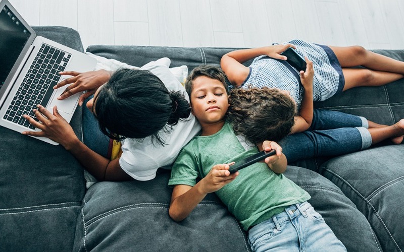 redes-sociales-edad-hijos-df2a24.jpg
