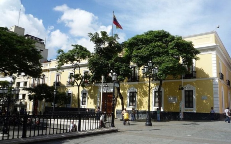 sede-de-la-cancilleria-casa-amarilla-27786-12fe51.jpg