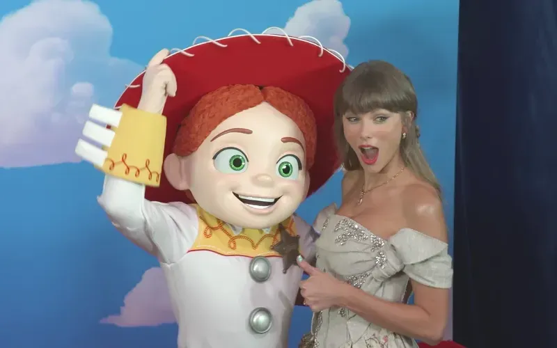 taylor-swfit-jessie-preestreno-toy-story-5_69-8ad4c0.webp