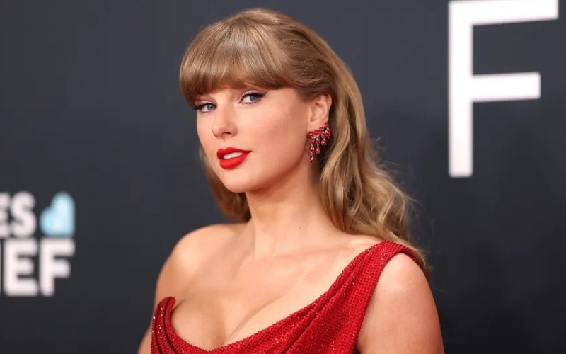 taylor-swift-2025-grammy-awards-billboard-1800-7b76e1.jpg