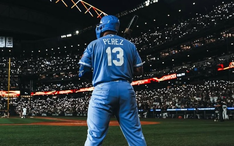 the-kcroyals-captain-salvadorp13-standing-on-deck-in-seattle-during-a-relievers-entrance-light-211339.jpg