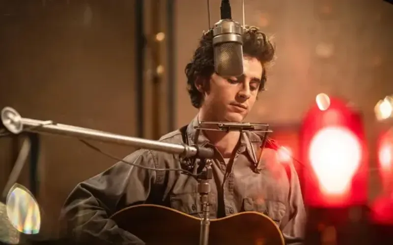 timothee-chalamet-bob-dylan-complete-unknown_60-1ad197.webp