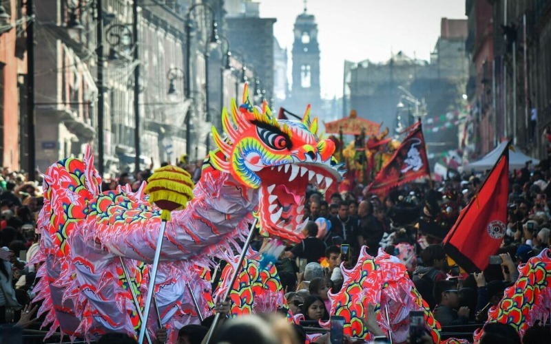 tradicional-desfile-dragones-leones-recibir_0_21_1200_758-61a029.jpg