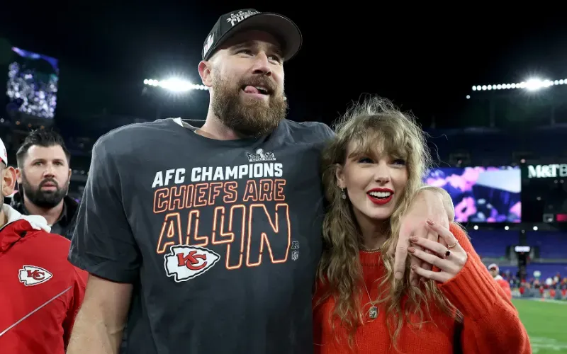 travis-kelce-taylor-swift-afc-2024-billboard-espanol-1800-8bd77c.webp