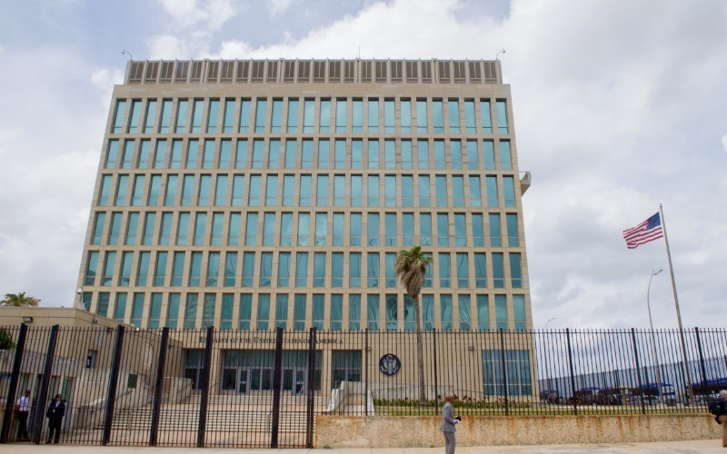 u.s._flag_flaps_outside_u.s._embassy_in_havana_cuba_25998479275-a24255.jpg