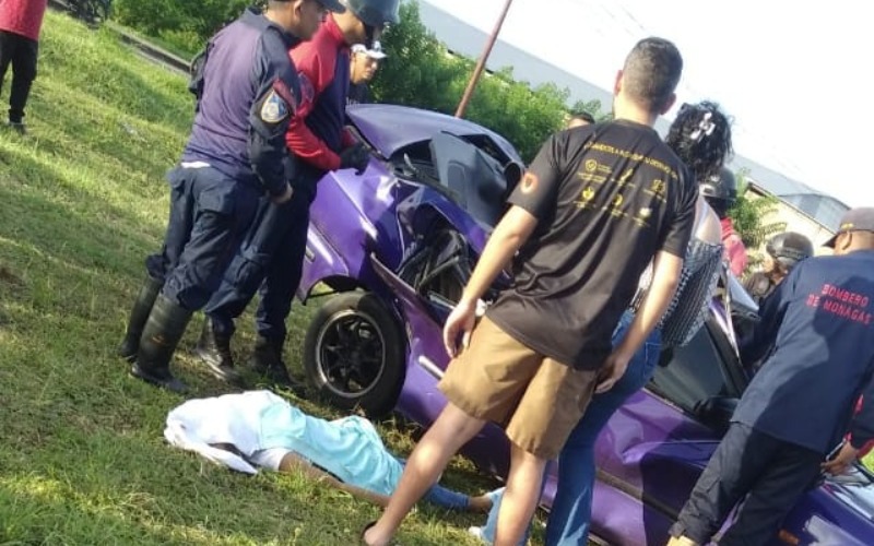 una-mujer-muerta-y-otras-dos-heridas-deja-accidente-en-la-autopista-la-vinotinto-6c146c.jpeg