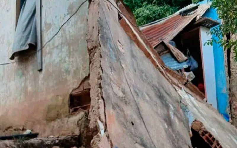una-vivienda-se-desplomo-en-macarao-4c0224.jpg