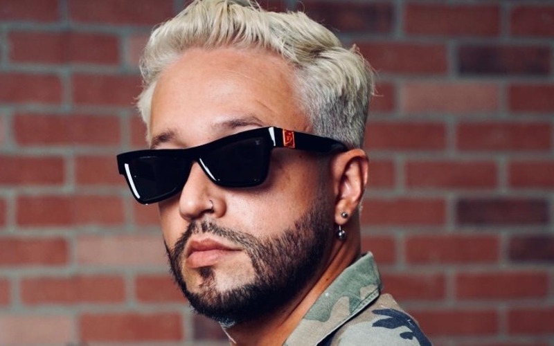 Colombiano V Ramirez estrenó el tema “Besándonos”