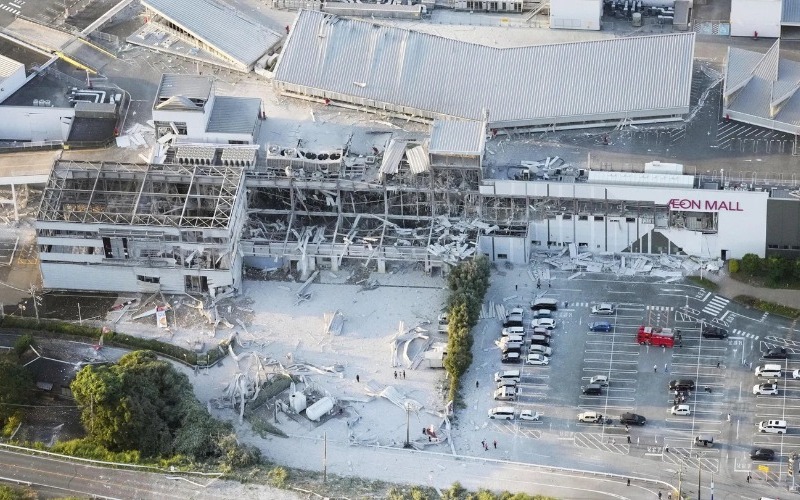 vista-aerea-muestra-centro-comercial-aeon-mall-danado-donde-segun-medios-locales-produjo-explosion-terremoto-magnitud-preliminar-71_165-e0a892.jpg