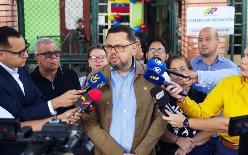 Antonio Ecarri ejerció su derecho al voto y rechazó el llamado a la abstención