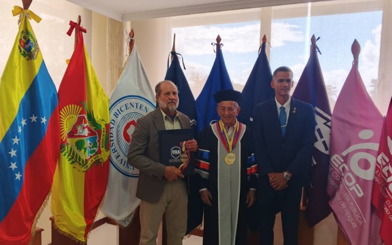 Cruz Salmerón Acosta es Distinguido con Doctorado Honoris Causa Post Mortem de la UBA