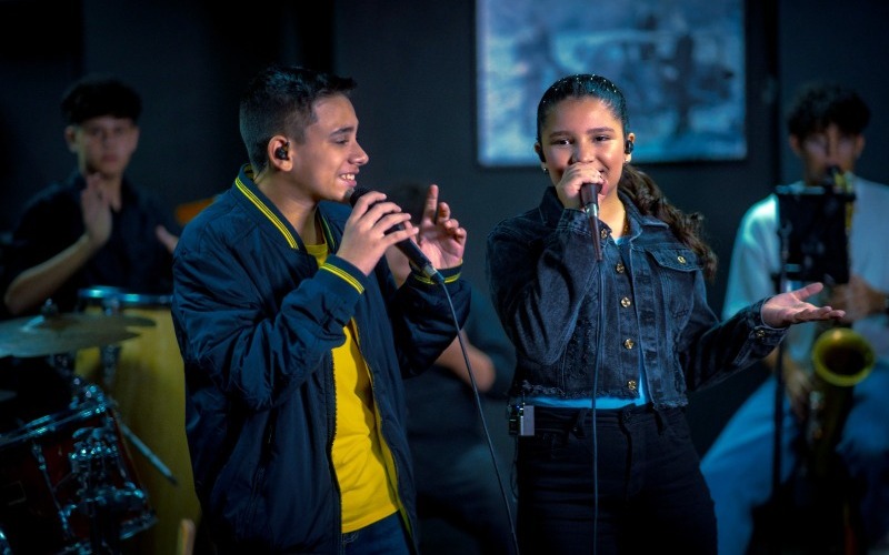 “Los Quevedo” estrenan “El último timbre”, un tema dedicado a la promoción estudiantil