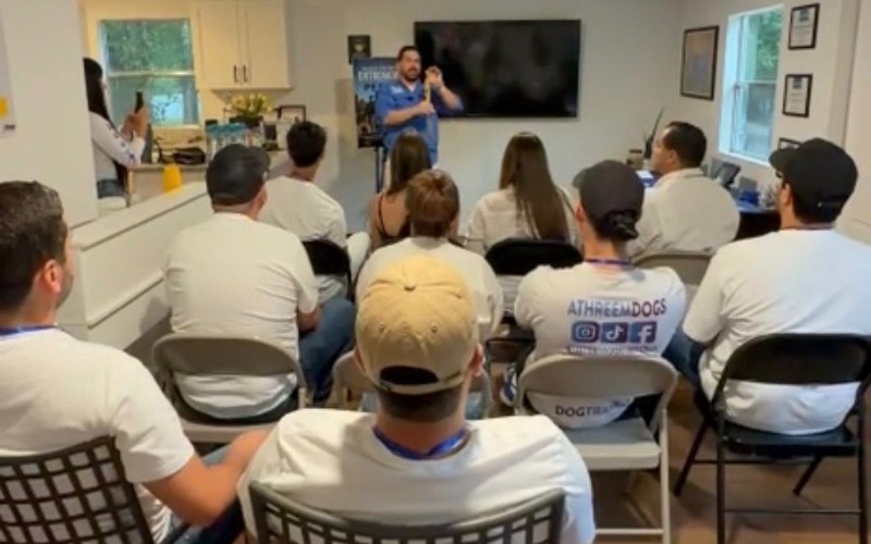 Marcial Pineda dicta el taller "Primer Contacto Entrenador-Perro" en Florida