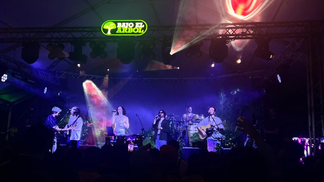 Okills y Anakena en tarima